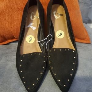 Black pointy flats